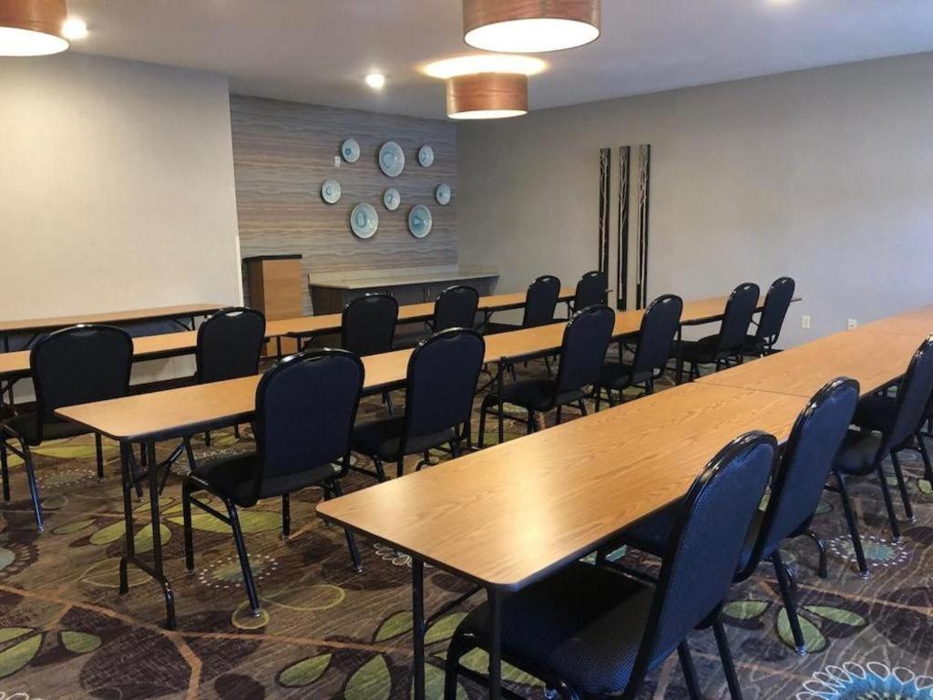 Holiday Inn Express Munising-Lakeview Hotel By Ihg 外观 照片