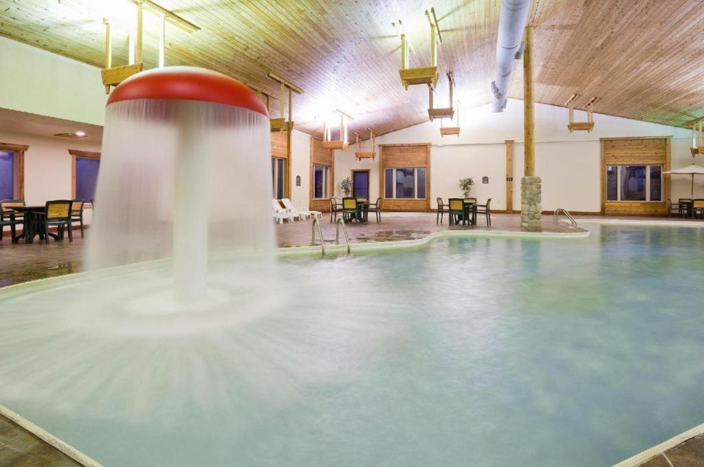 Holiday Inn Express Munising-Lakeview Hotel By Ihg 外观 照片